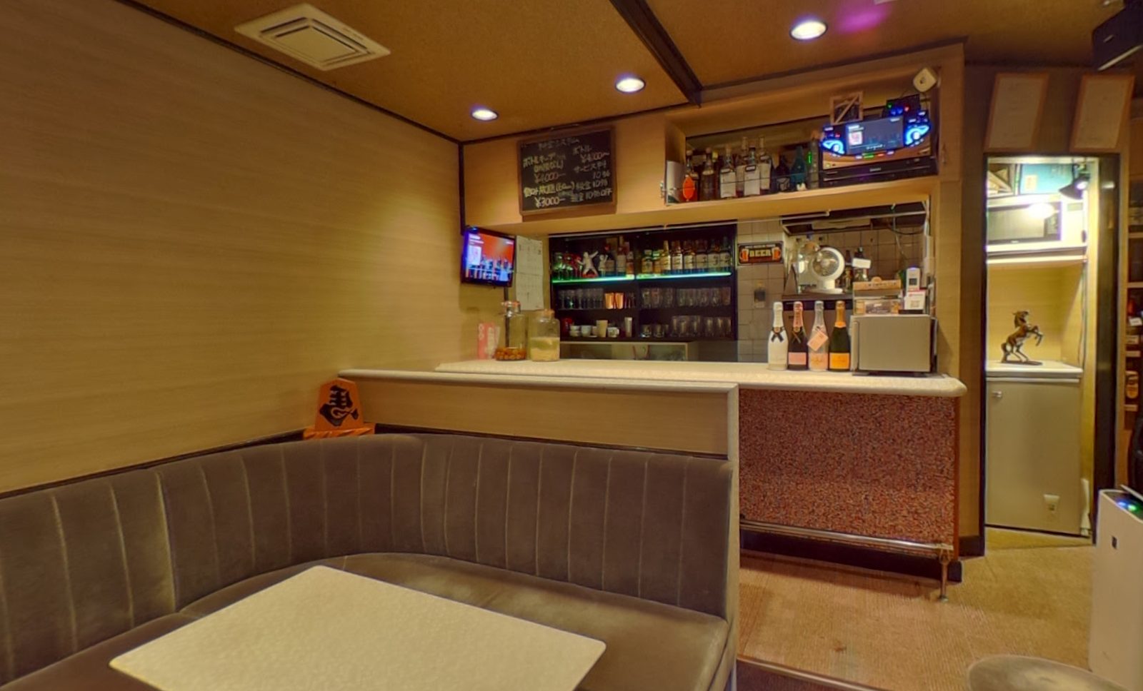 Bar gold(ゴールド)門前仲町 店内写真2